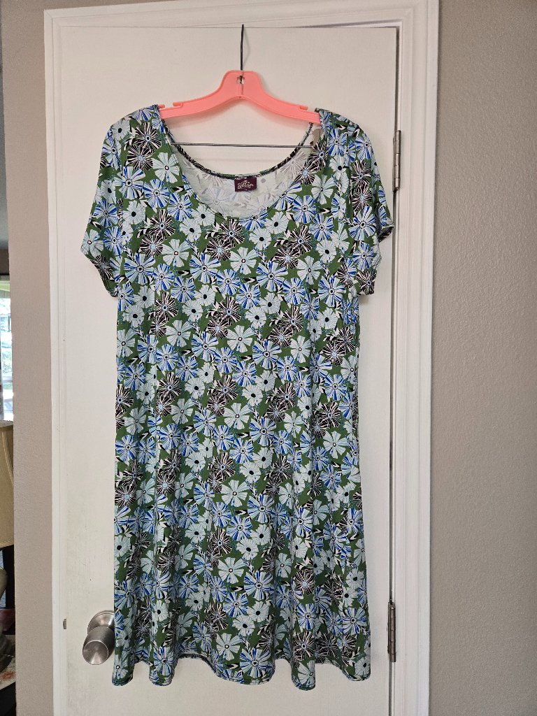 Salaam Size Xl Short-Sleeved Dress, Nwot, Floral And Fun